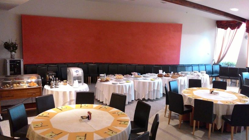 Imagen del bar/restaurante del Hotel Cecere. Foto 5