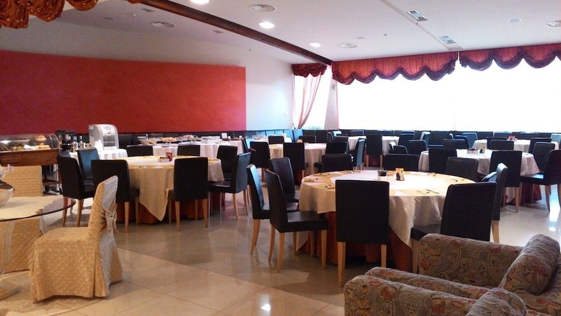 Imagen del bar/restaurante del Hotel Cecere. Foto 6