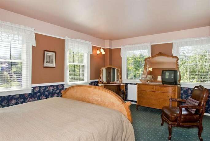 Imagen general del Hotel Cecil Bacon Manor. Foto 4