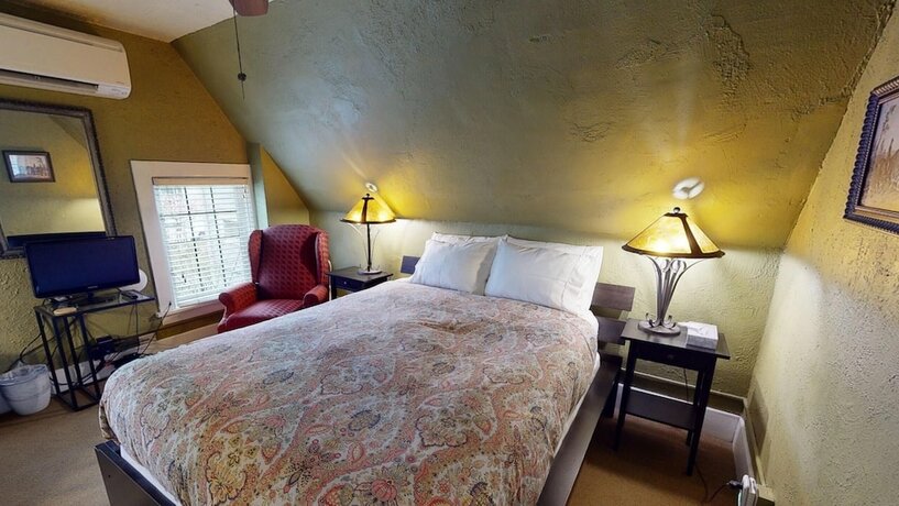 Imagen de la habitación del Hotel Cecil Bacon Manor. Foto 15