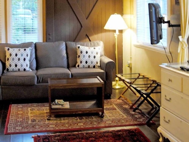 Imagen general del Hotel Cecil Bacon Manor. Foto 10