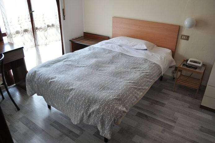 Imagen de la habitación del Hotel Cecile, Pisa. Foto 17