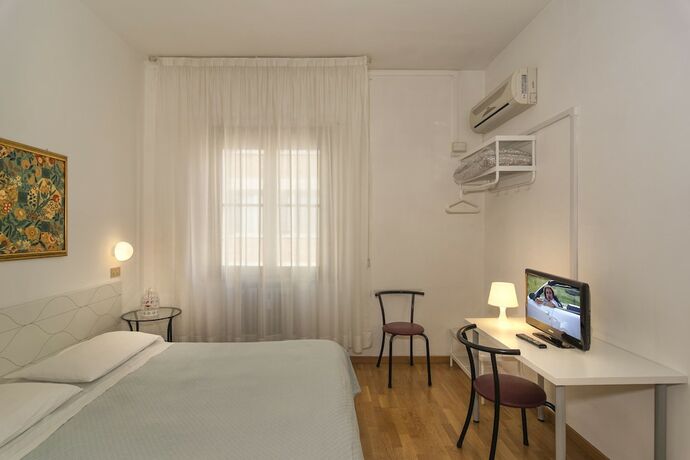 Imagen de la habitación del Hotel Cecile, Pisa. Foto 19
