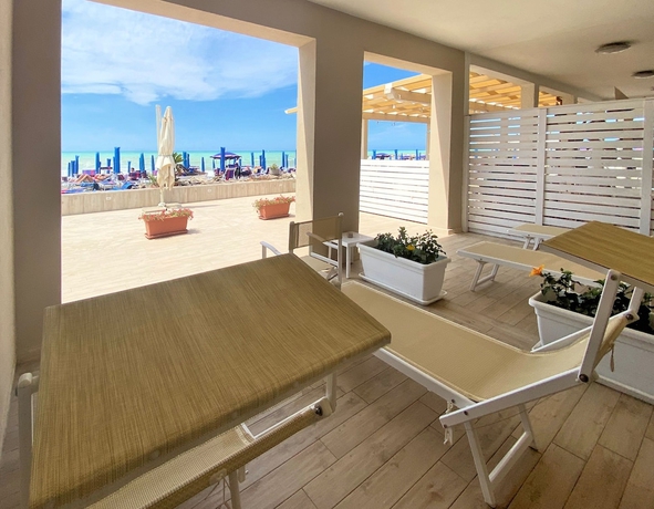 Imagen de la habitación del Hotel Cecina Beach. Foto 2