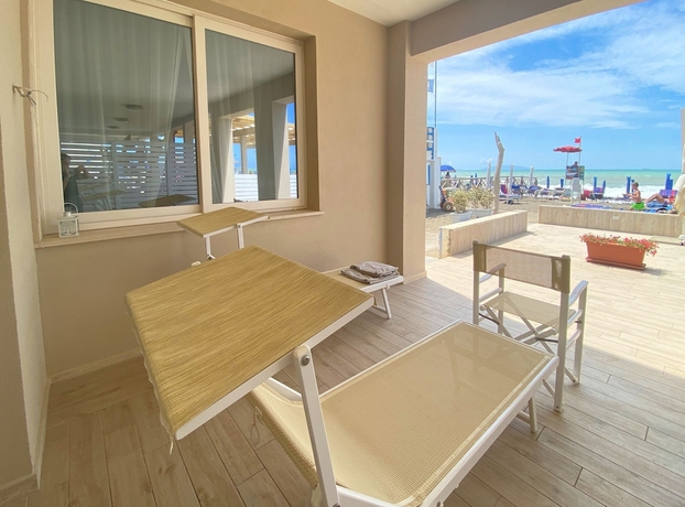 Imagen de la habitación del Hotel Cecina Beach. Foto 6