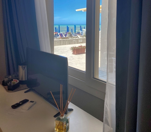 Imagen de la habitación del Hotel Cecina Beach. Foto 7