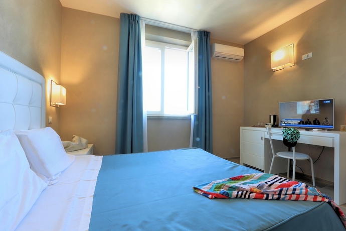 Imagen de la habitación del Hotel Cecina Beach. Foto 9