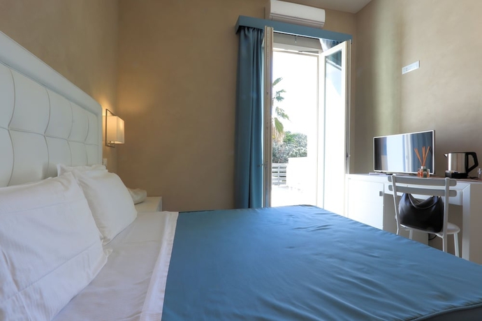 Imagen de la habitación del Hotel Cecina Beach. Foto 13