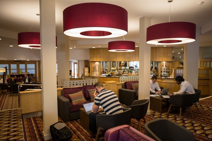 Imagen del bar/restaurante del Hotel Cedar Court Wakefield. Foto 2