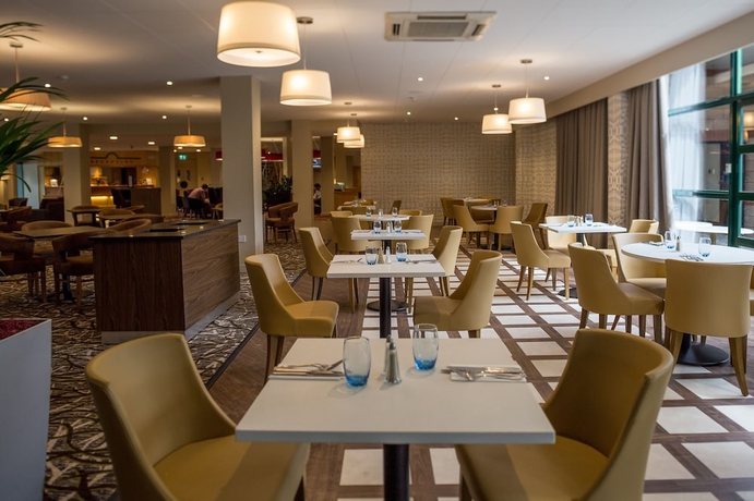 Imagen del bar/restaurante del Hotel Cedar Court Wakefield. Foto 5