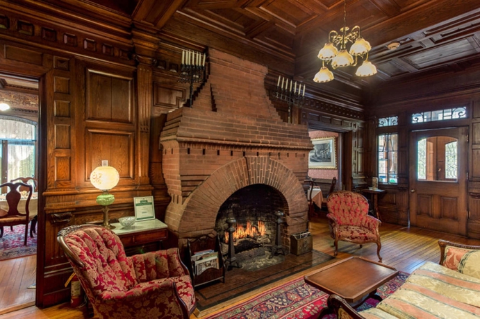 Imagen de los interiores del Hotel Cedar Crest Inn, Asheville. Foto 16