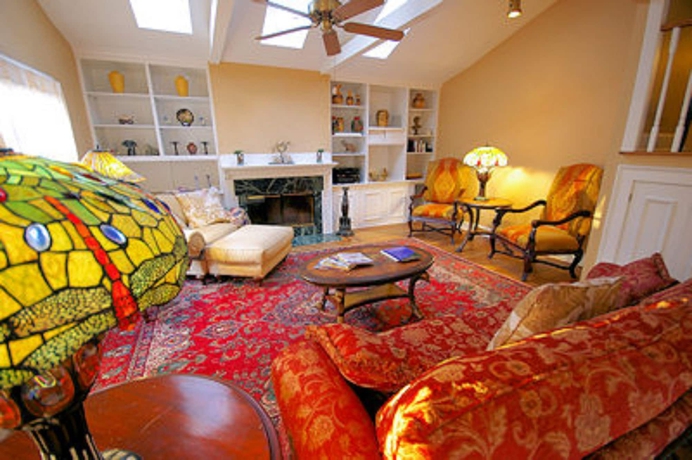 Imagen de los interiores del Hotel Cedar Crest Inn, Asheville. Foto 17