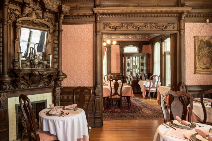 Imagen del bar/restaurante del Hotel Cedar Crest Inn, Asheville. Foto 3