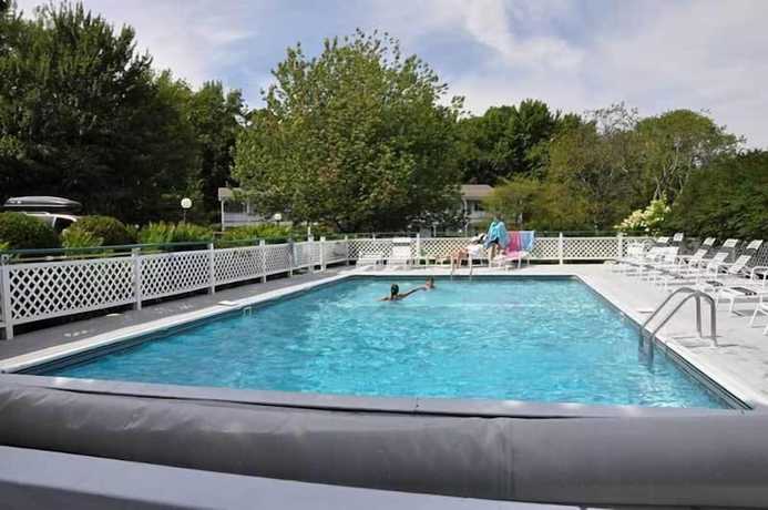 Imagen de la piscina del Hotel Cedar Crest Inn. Foto 17