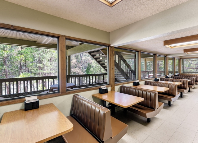 Imagen del bar/restaurante del Hotel Cedar Grove Lodge. Foto 5