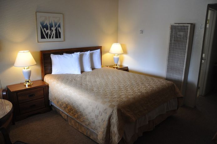 Imagen de la habitación del Hotel Cedar Inn and Suites. Foto 12