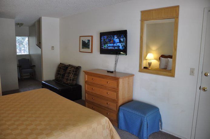 Imagen de la habitación del Hotel Cedar Inn and Suites. Foto 15