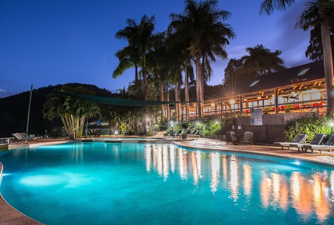 Imagen de la piscina del Hotel Cedar Lake Country Resort. Foto 19