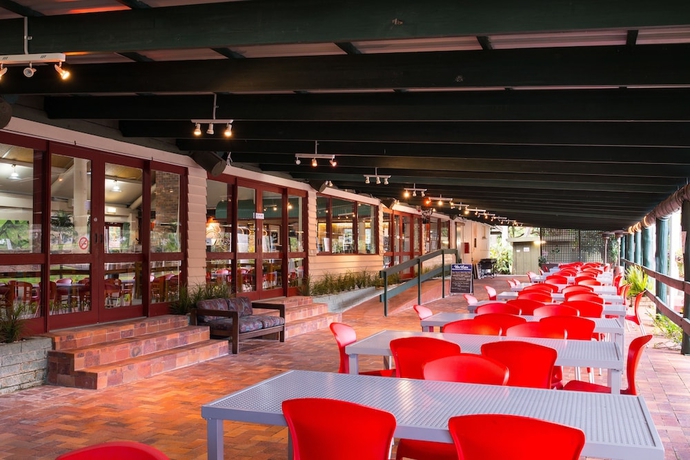 Imagen del bar/restaurante del Hotel Cedar Lake Country Resort. Foto 6