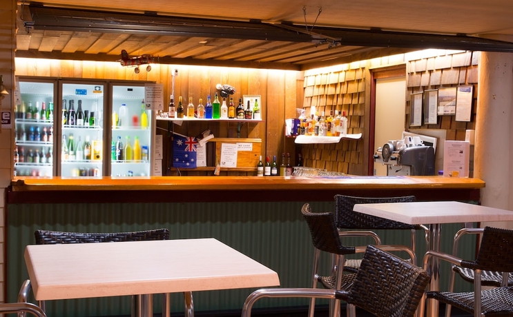 Imagen del bar/restaurante del Hotel Cedar Lake Country Resort. Foto 7