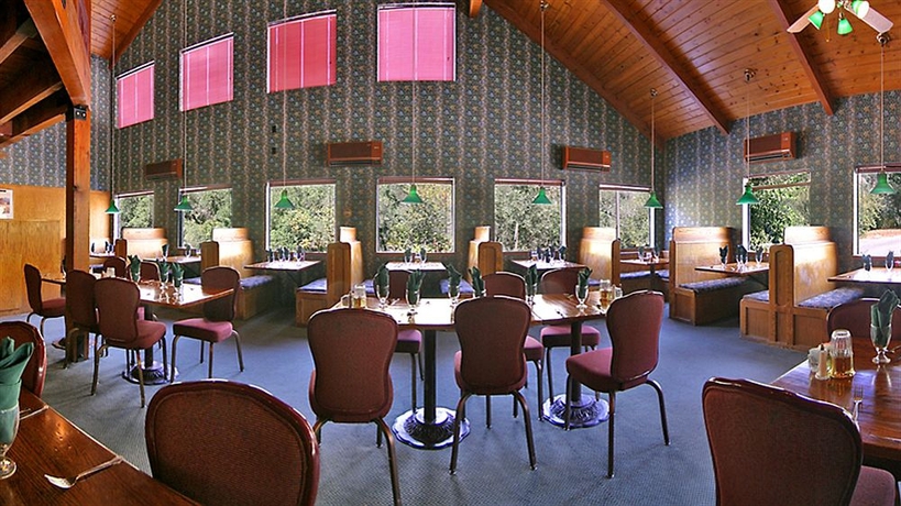 Imagen del bar/restaurante del Hotel Cedar Lodge, El Portal. Foto 1