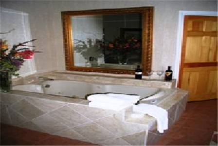 Imagen de la habitación del Hotel Cedar Park Whirlpool Suites. Foto 12