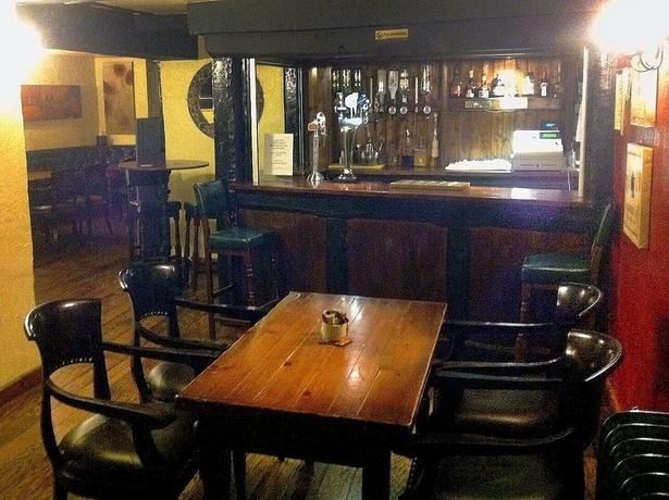 Imagen del bar/restaurante del Hotel Cedar Tree. Foto 3