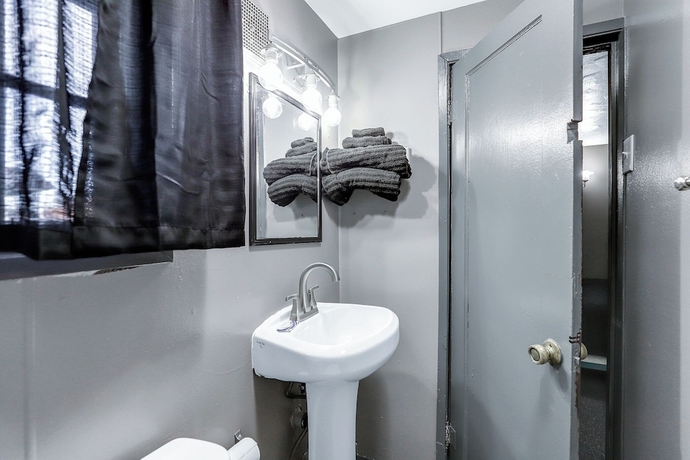 Imagen de la habitación del Hotel Cedar Village Motel. Foto 3