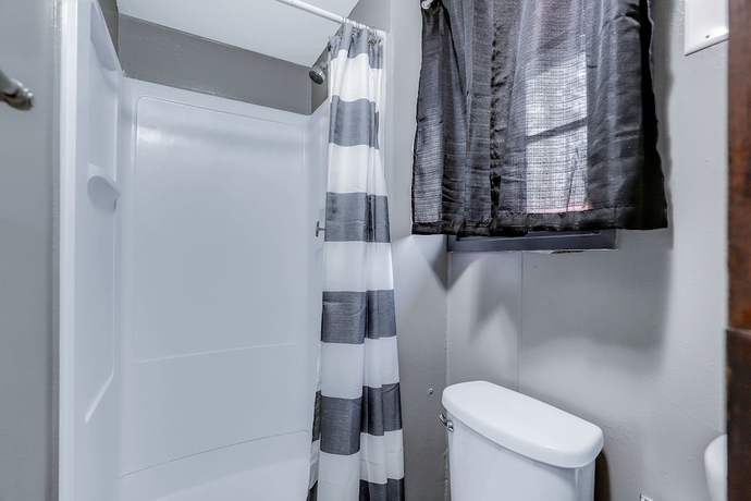 Imagen de la habitación del Hotel Cedar Village Motel. Foto 13