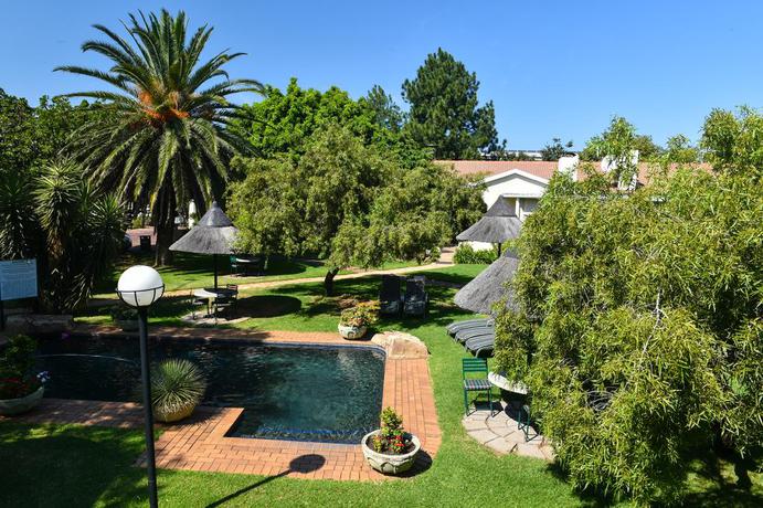 Imagen de los exteriores del Hotel Cedarwoods Of Sandton. Foto 5