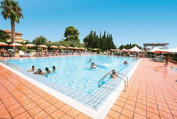 Imagen de la piscina del Hotel Cefalu Resort - Sporting Club. Foto 3