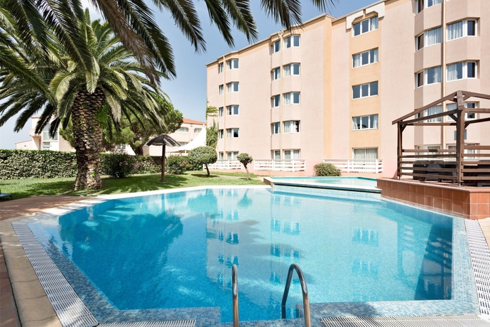 Imagen de la piscina del Hotel Cela Canet Europa. Foto 15