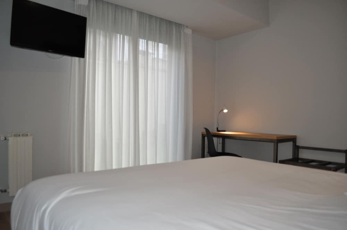 Imagen de la habitación del Hotel Celanova. Foto 16