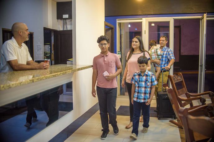 Imagen de los interiores del Hotel Celebertti. Foto 20