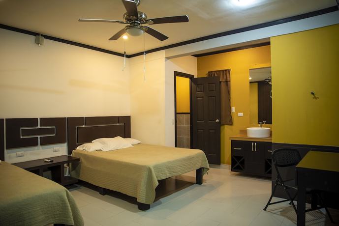 Imagen de la habitación del Hotel Celebertti. Foto 18