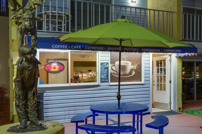 Imagen general del Hotel Celebration Suites. Foto 11