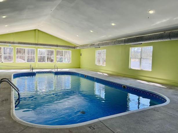 Imagen de la piscina del Hotel Celebrity Inn, Branson. Foto 11