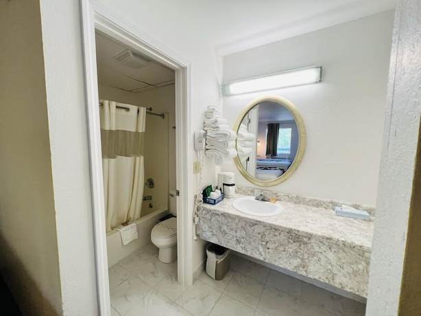 Imagen de la habitación del Hotel Celebrity Inn, Branson. Foto 4
