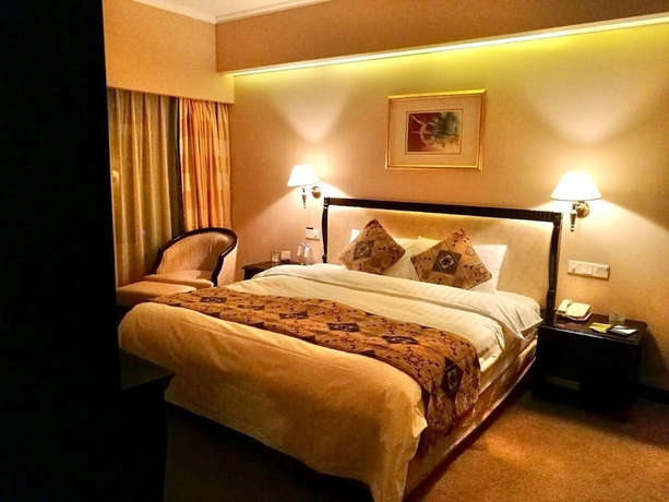 Imagen de la habitación del Hotel Celebrity International Grand. Foto 9