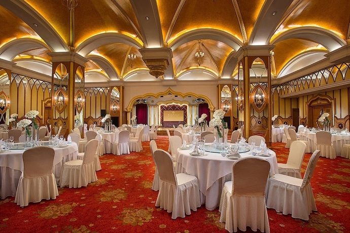 Imagen del bar/restaurante del Hotel Celebrity International Grand. Foto 4