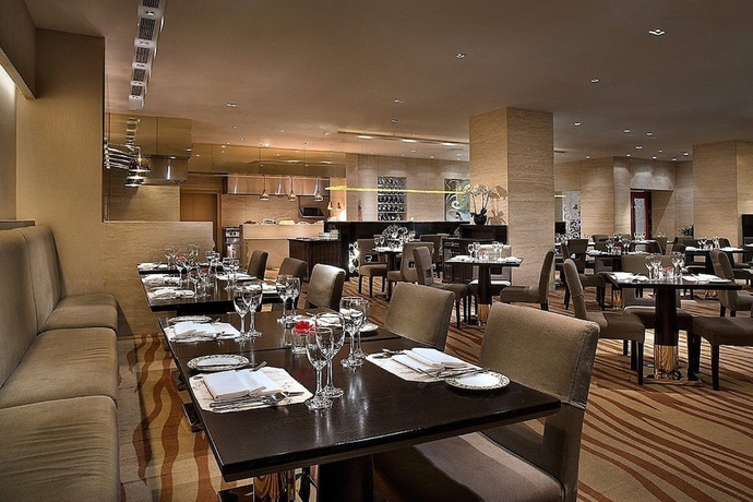 Imagen del bar/restaurante del Hotel Celebrity International Grand. Foto 5