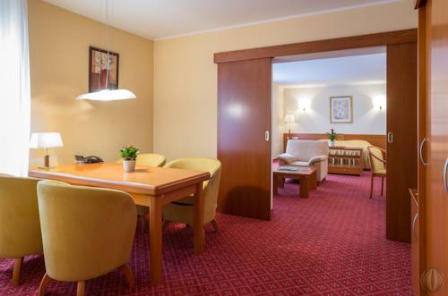 Imagen de la habitación del Hotel Celeia. Foto 16