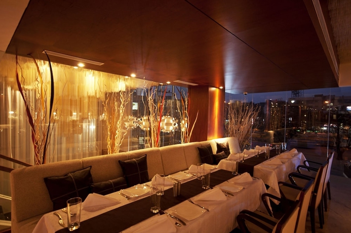 Imagen del bar/restaurante del Hotel Celesta - Kolkata. Foto 2