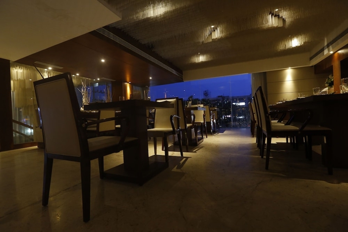 Imagen del bar/restaurante del Hotel Celesta - Kolkata. Foto 5