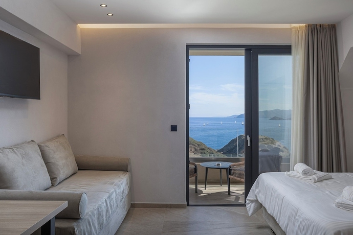 Imagen de la habitación del Hotel Celeste Bali Suites. Foto 12