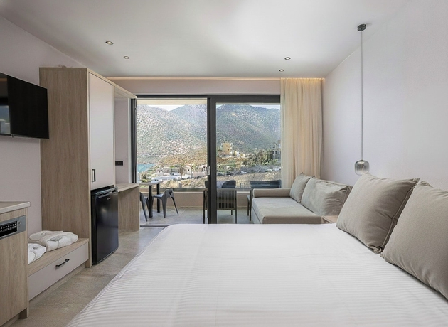 Imagen de la habitación del Hotel Celeste Bali Suites. Foto 14