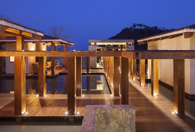 Imagen de los interiores del Hotel Celeste Beach Residences Huatulco Curamoria Collection. Foto 12