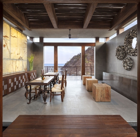 Imagen de los interiores del Hotel Celeste Beach Residences Huatulco Curamoria Collection. Foto 13