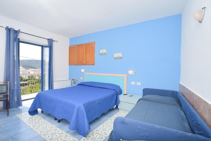 Imagen general del Hotel Celeste, Procida. Foto 7