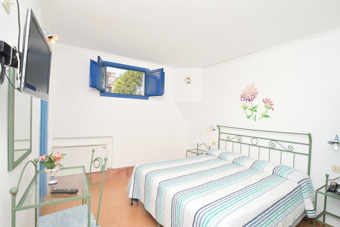 Imagen general del Hotel Celeste, Procida. Foto 9